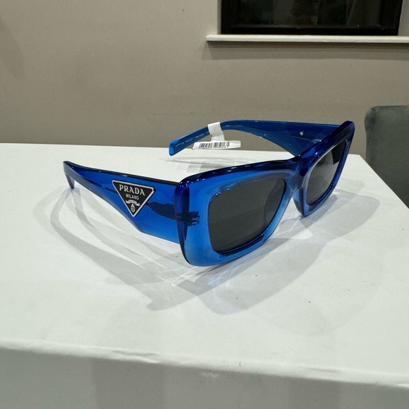 Prada blue sunglasses - Picture 2 of 7